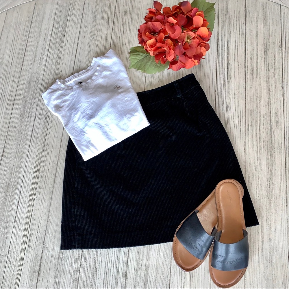LIKE NEW! Liz Claiborne black corduroy skirt